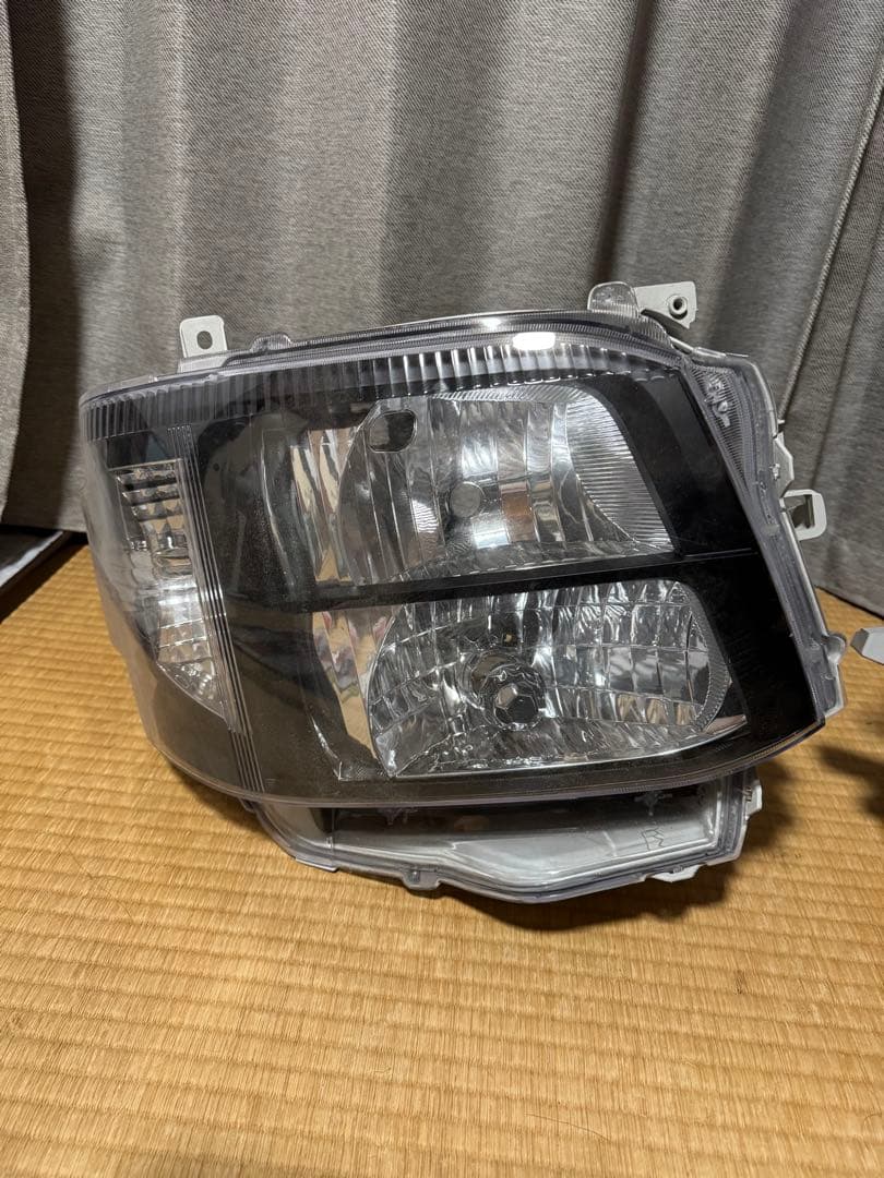 年末最終ハイエースバン3型用　社外ヘッドライトユニット左右　純正HID用　送料込
