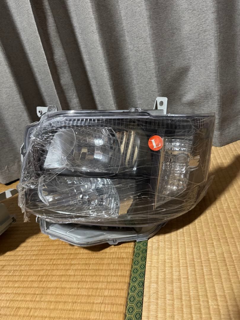 年末最終ハイエースバン3型用　社外ヘッドライトユニット左右　純正HID用　送料込