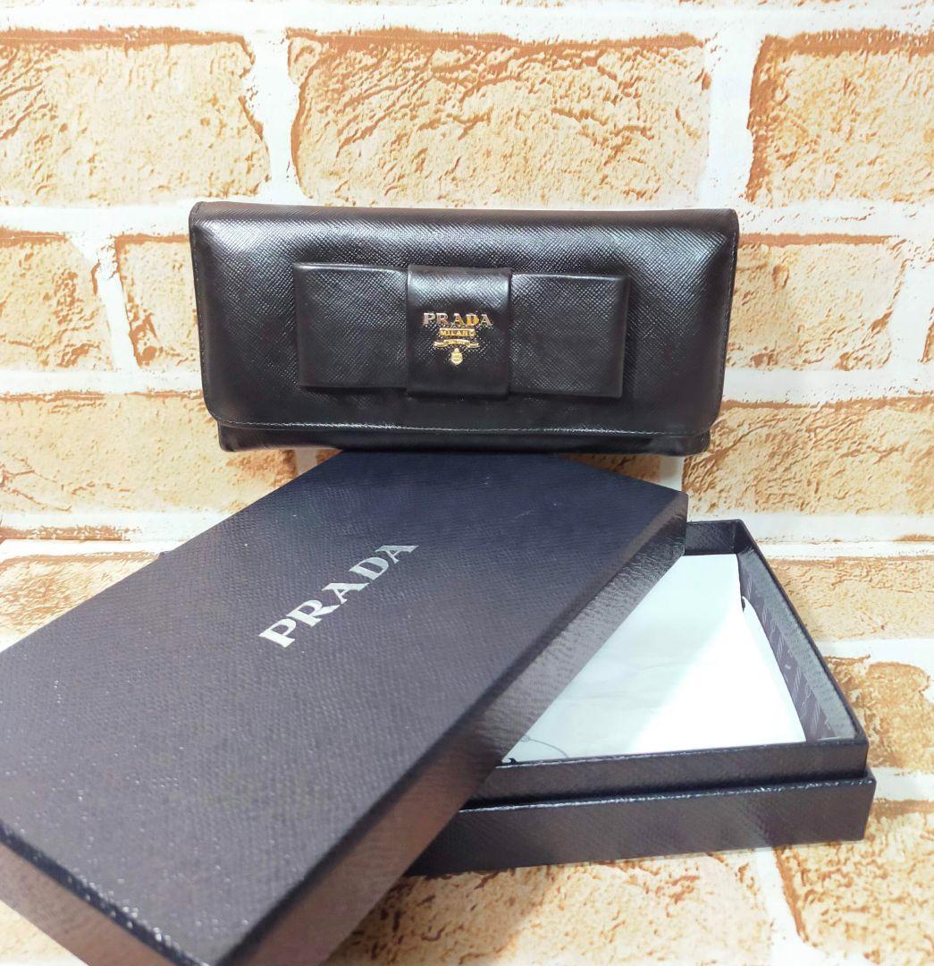 リボン付きブラック長財布