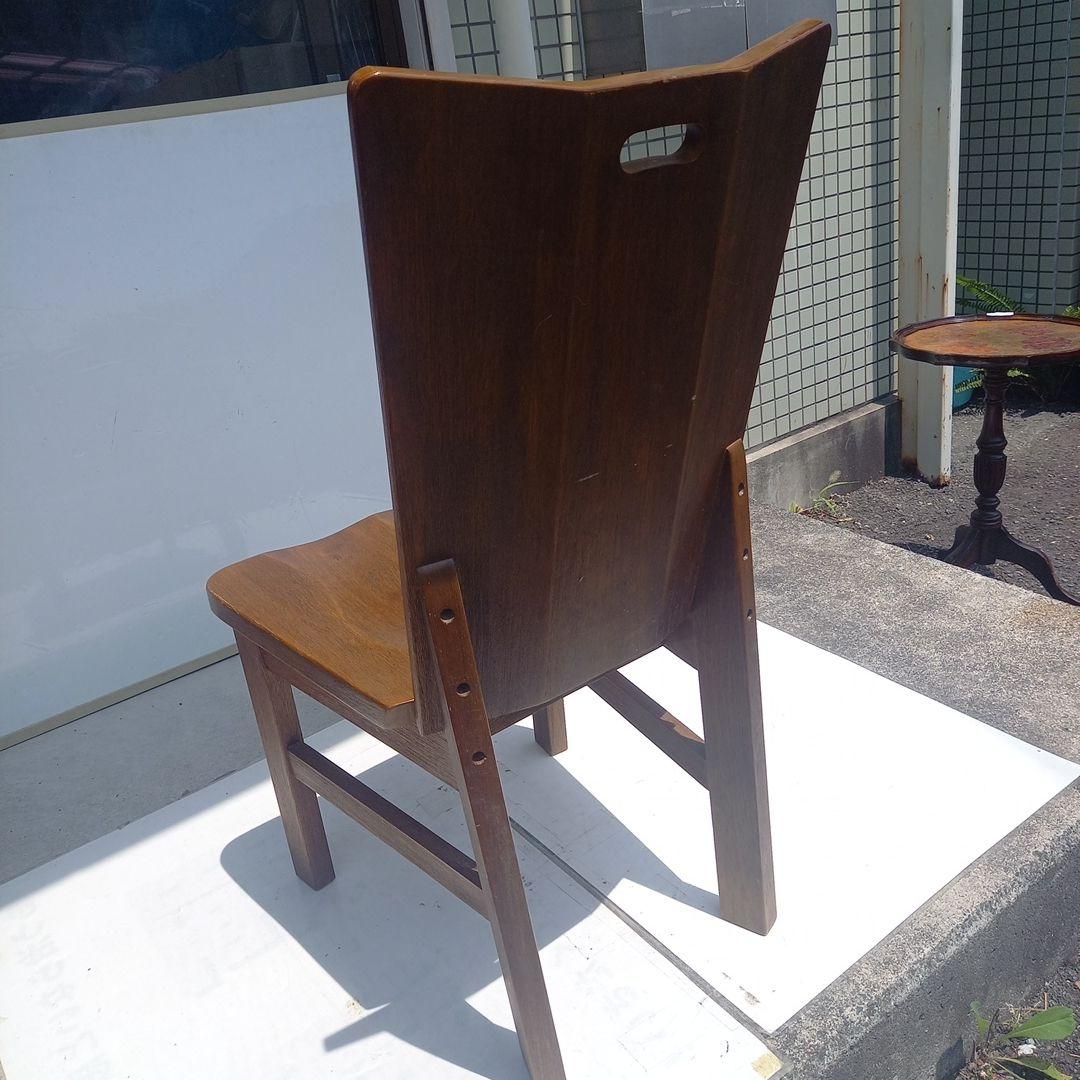 ダイニングチェア　無垢材背もたれ付き