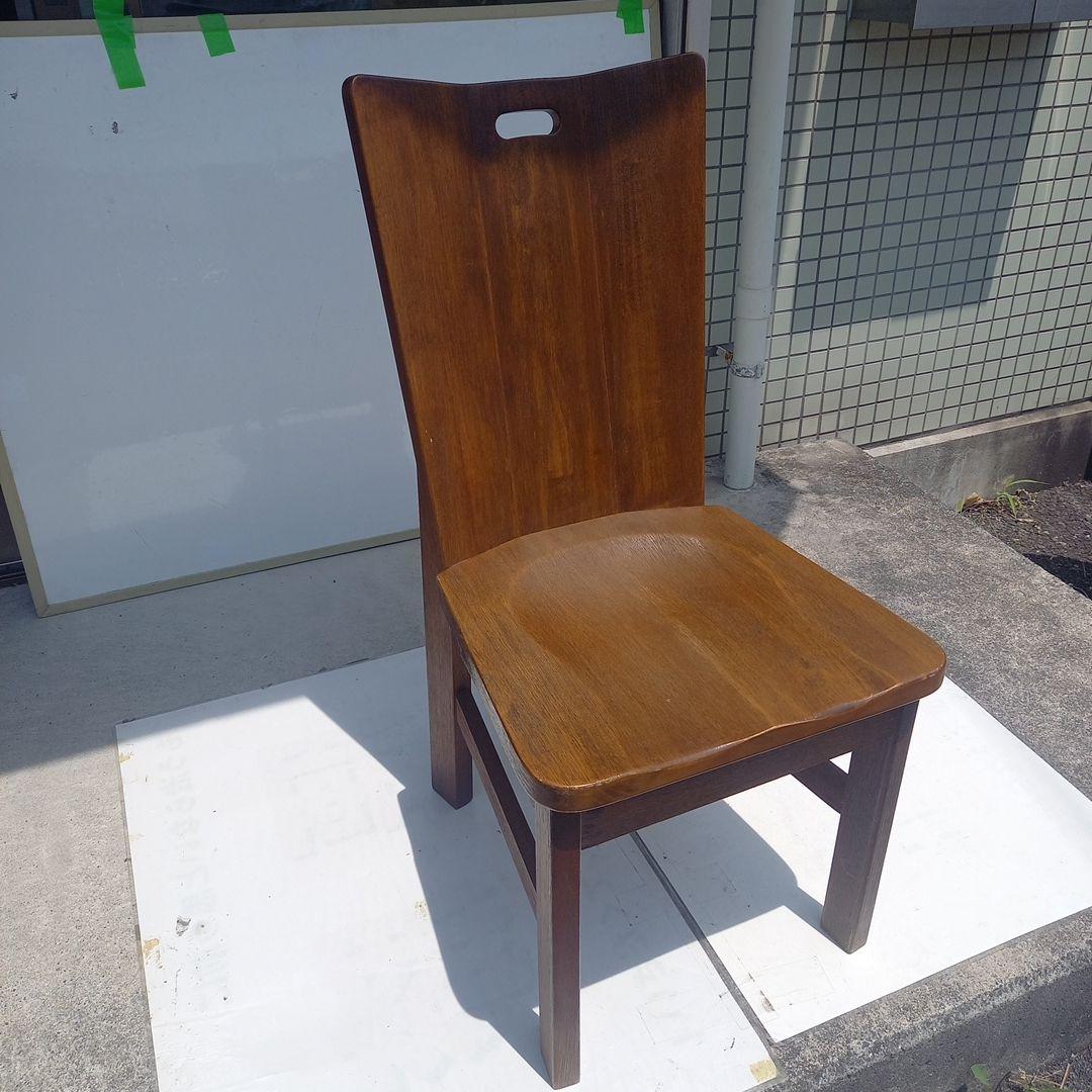 ダイニングチェア　無垢材背もたれ付き