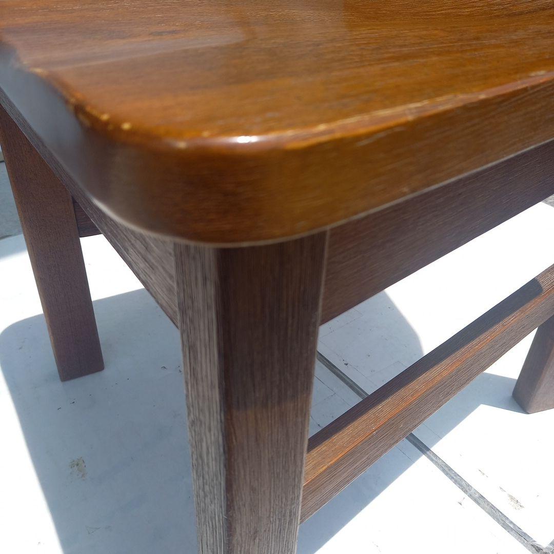 ダイニングチェア　無垢材背もたれ付き