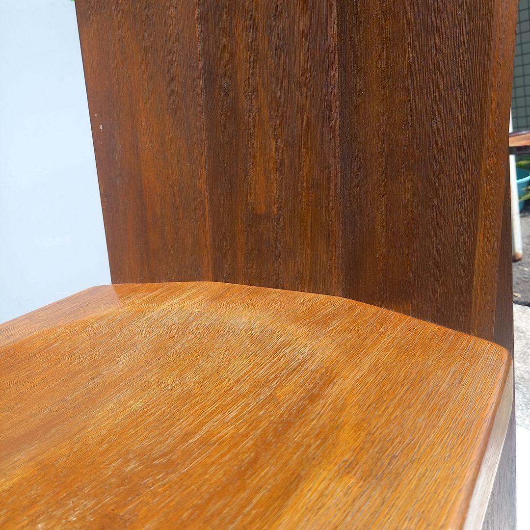 ダイニングチェア　無垢材背もたれ付き