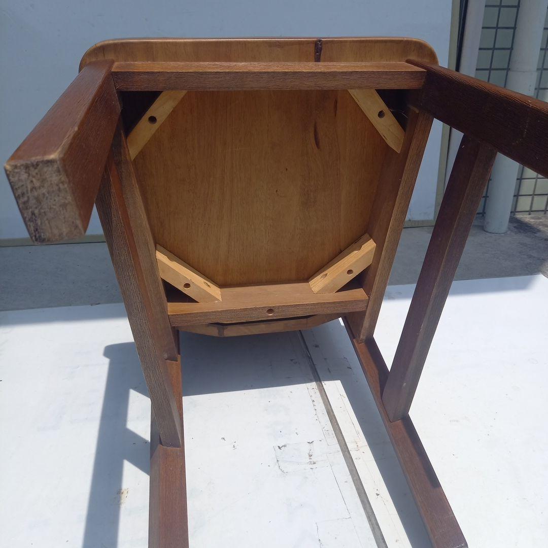 ダイニングチェア　無垢材背もたれ付き