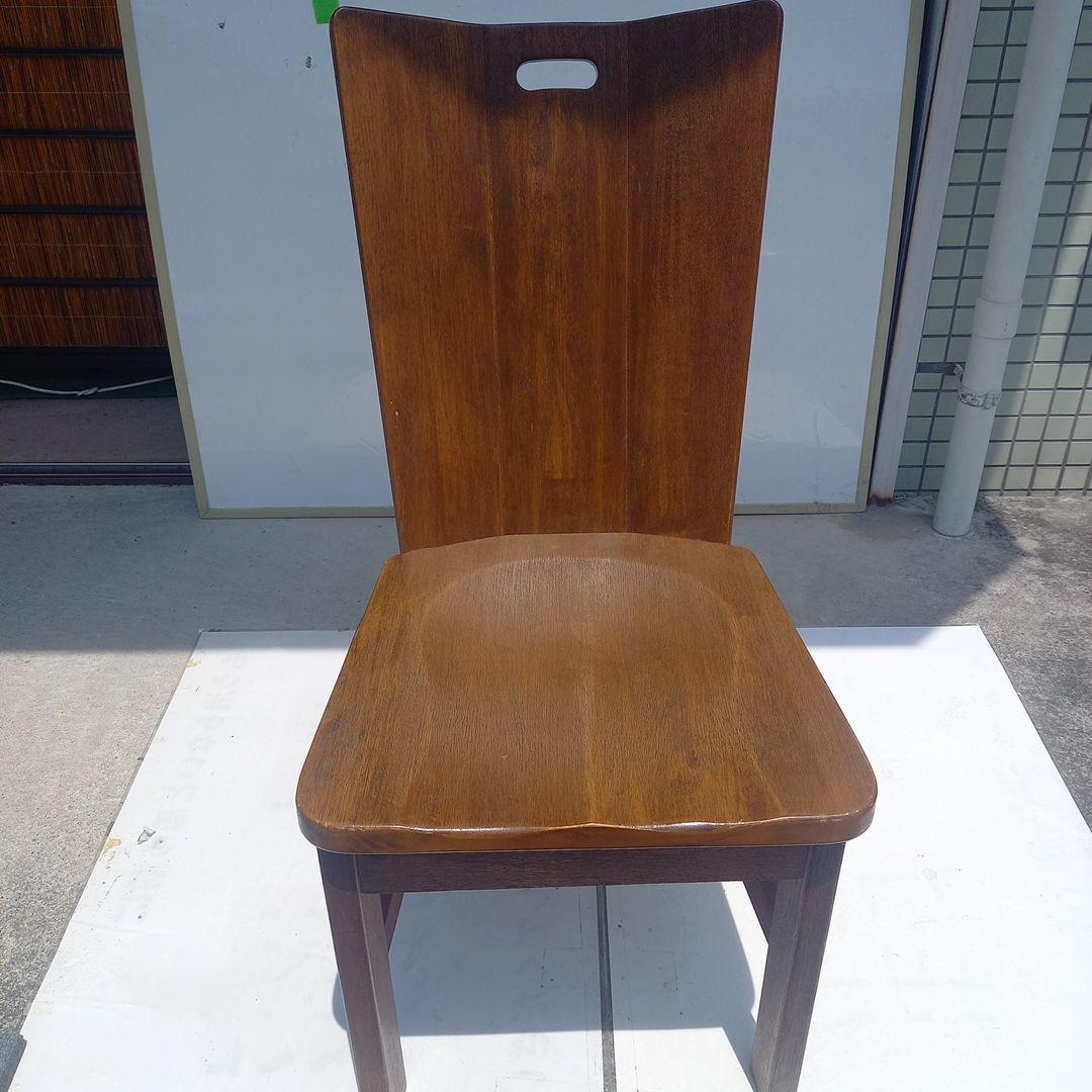 ダイニングチェア　無垢材背もたれ付き