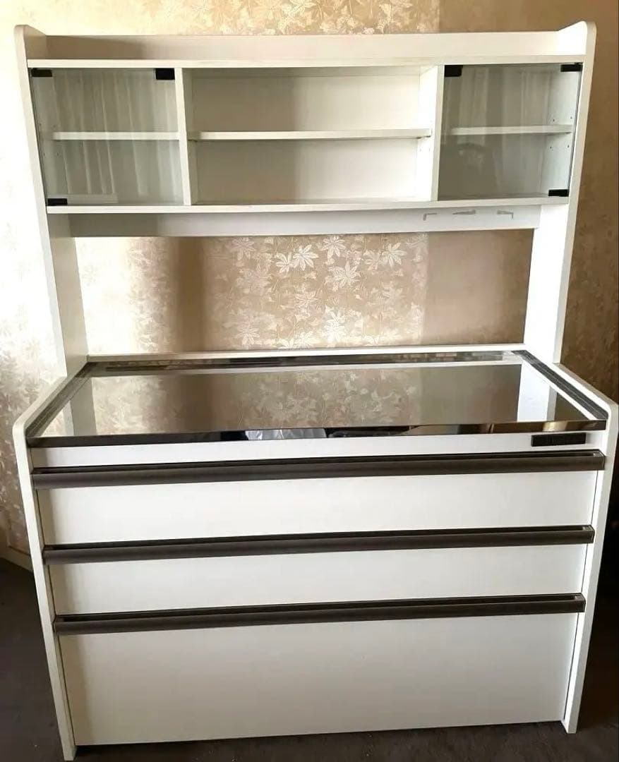 ホワイト木製キッチンカウンター 左右ガラス棚付き