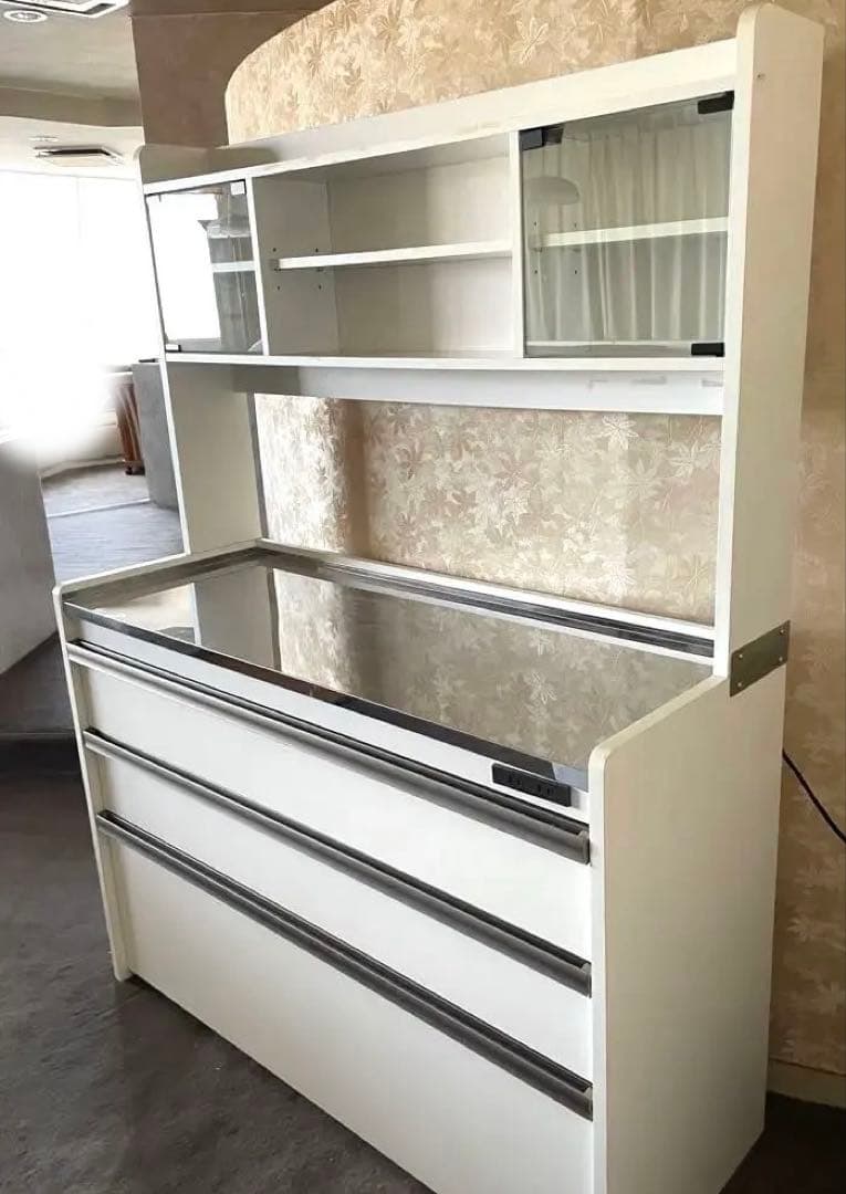 ホワイト木製キッチンカウンター 左右ガラス棚付き