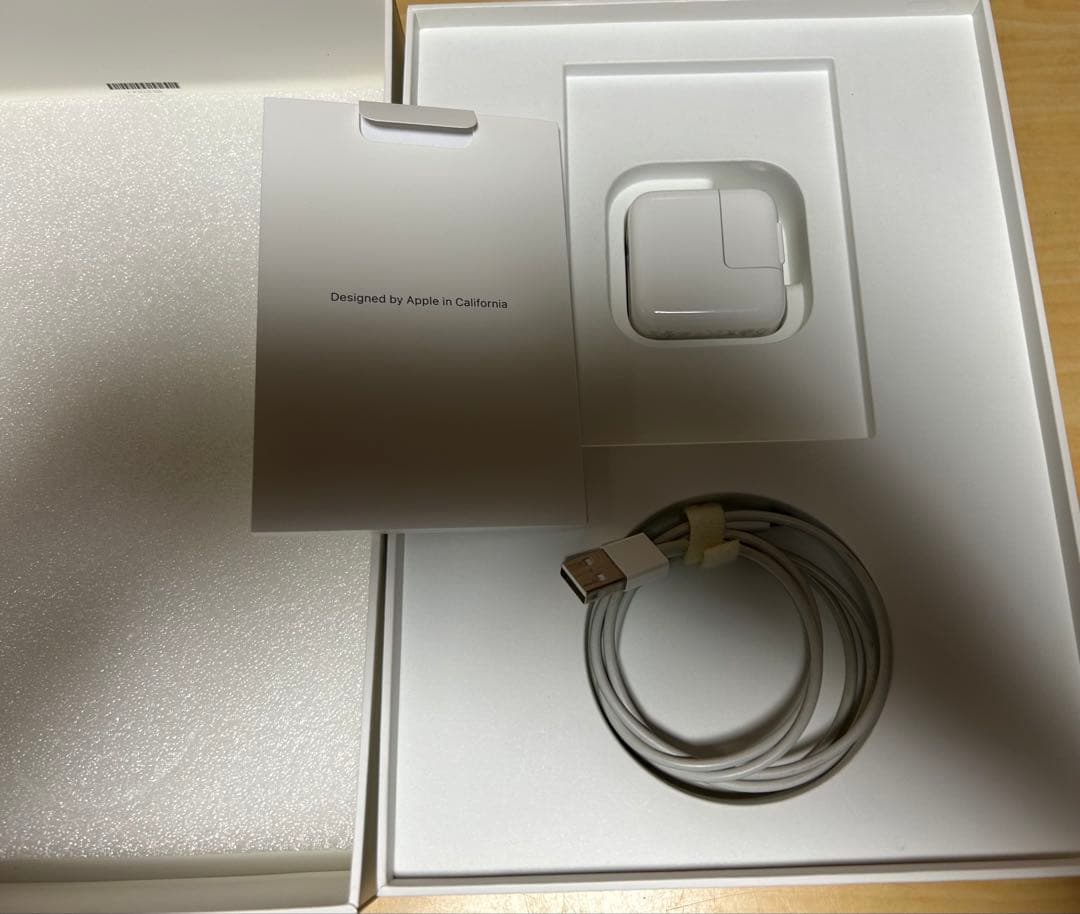 iPad 9.7インチ Wi-Fiモデル 32GB MRJN2J/A ゴールド