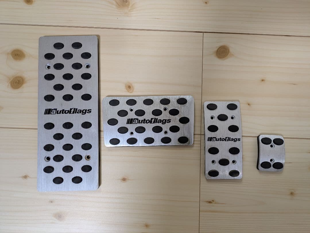 デリカD5 前期 オートフラッグス　ペダル　カバー