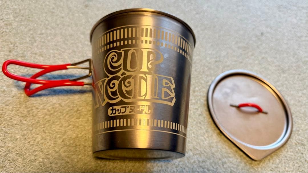 カップヌードル チタンマグ 800ml 蓋付き　中古品