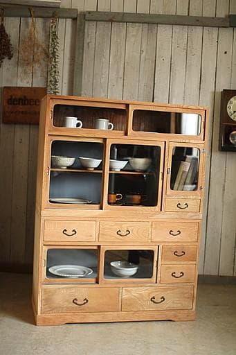 古い木枠のガラス戸棚　木製引き出し8杯