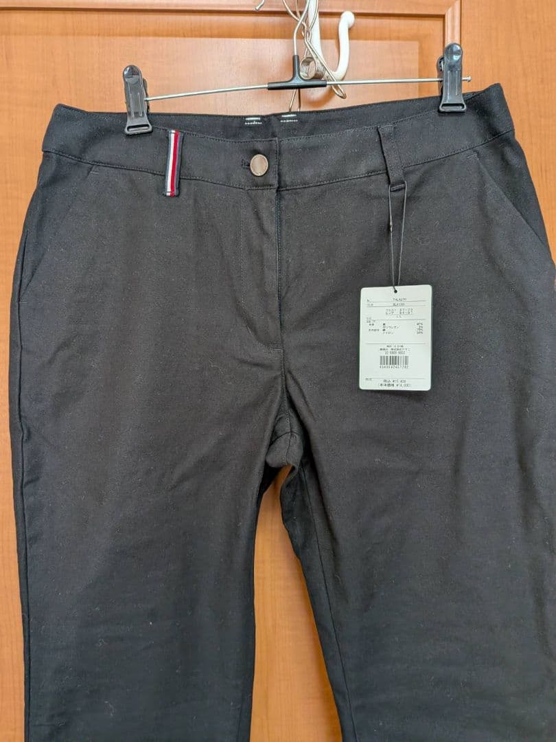   ブラックパンツ