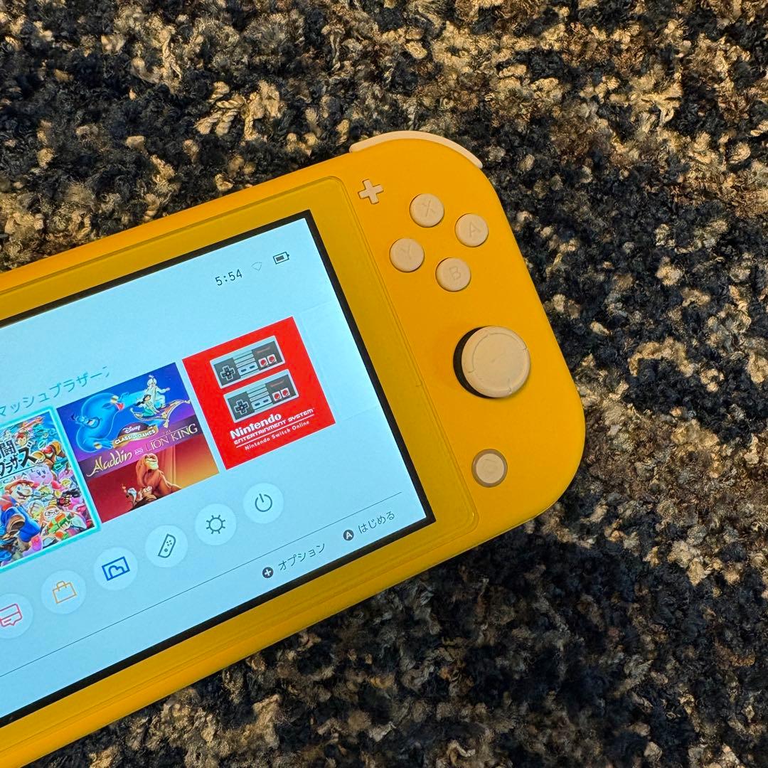 Nintendo Switch Lite イエロー　& マリオケース