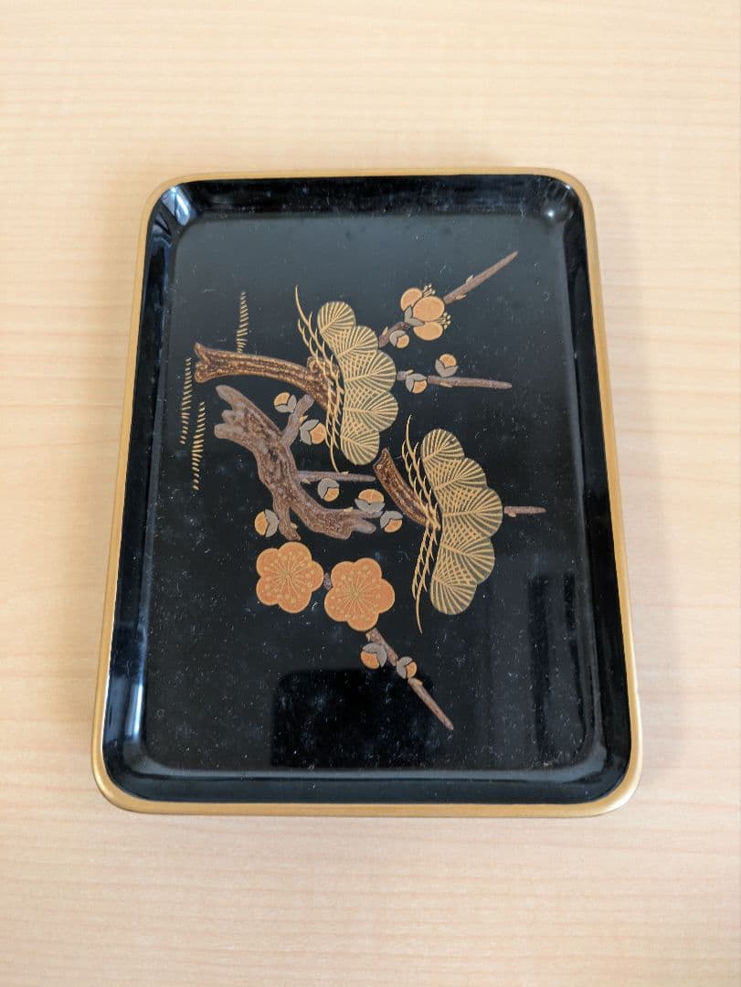 椿餅様用　輪島塗　高級漆器 中重箱 4段 黒地 金色 松 梅
