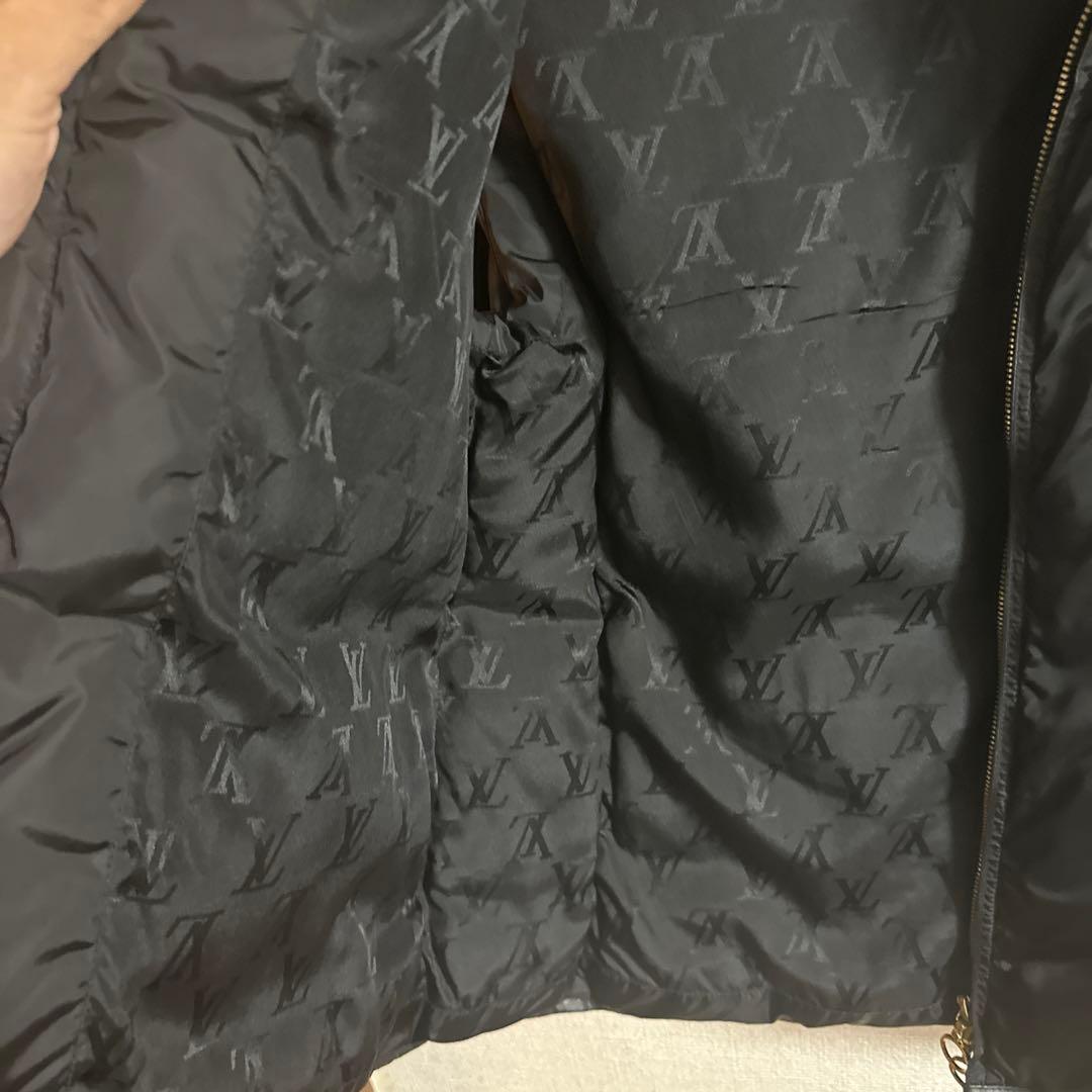 ルイヴィトン　モノグラム裏地ダウンベスト