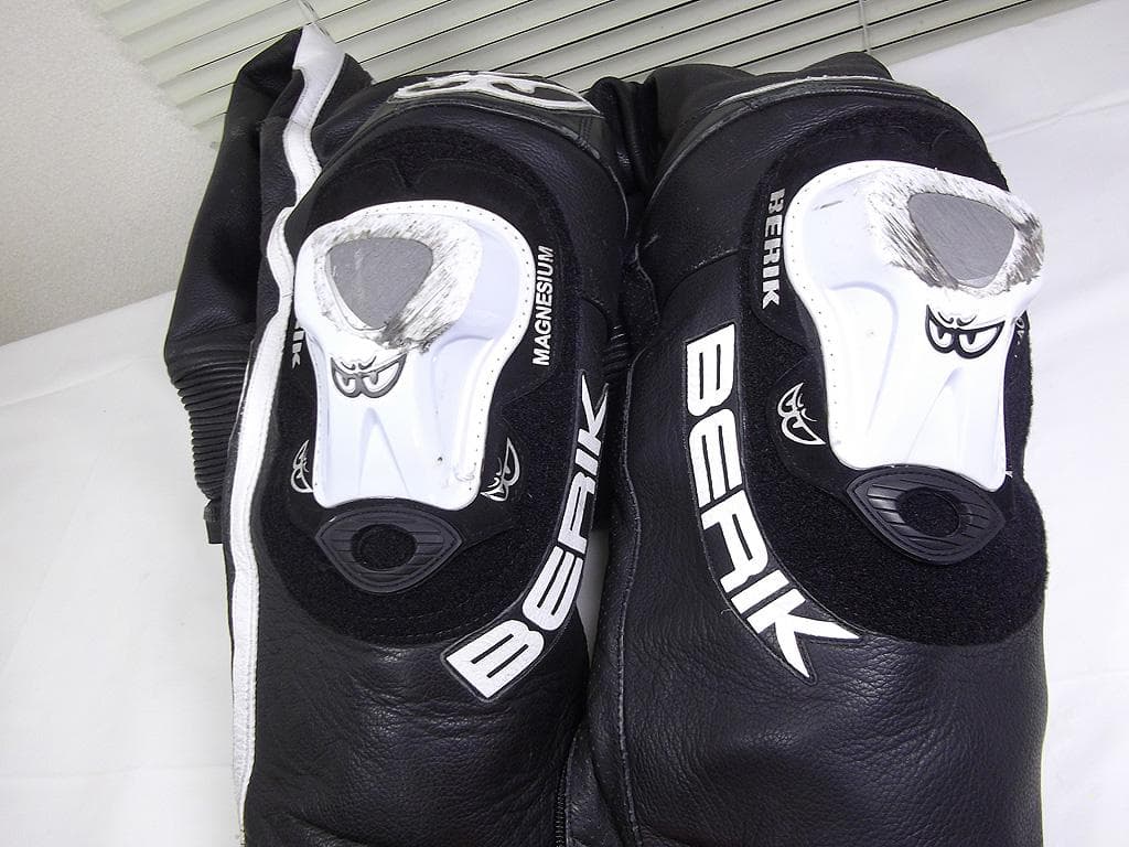 専用！ベリック BERIK2.0 レーシング革パンツ サイズ50 バンクセンサー