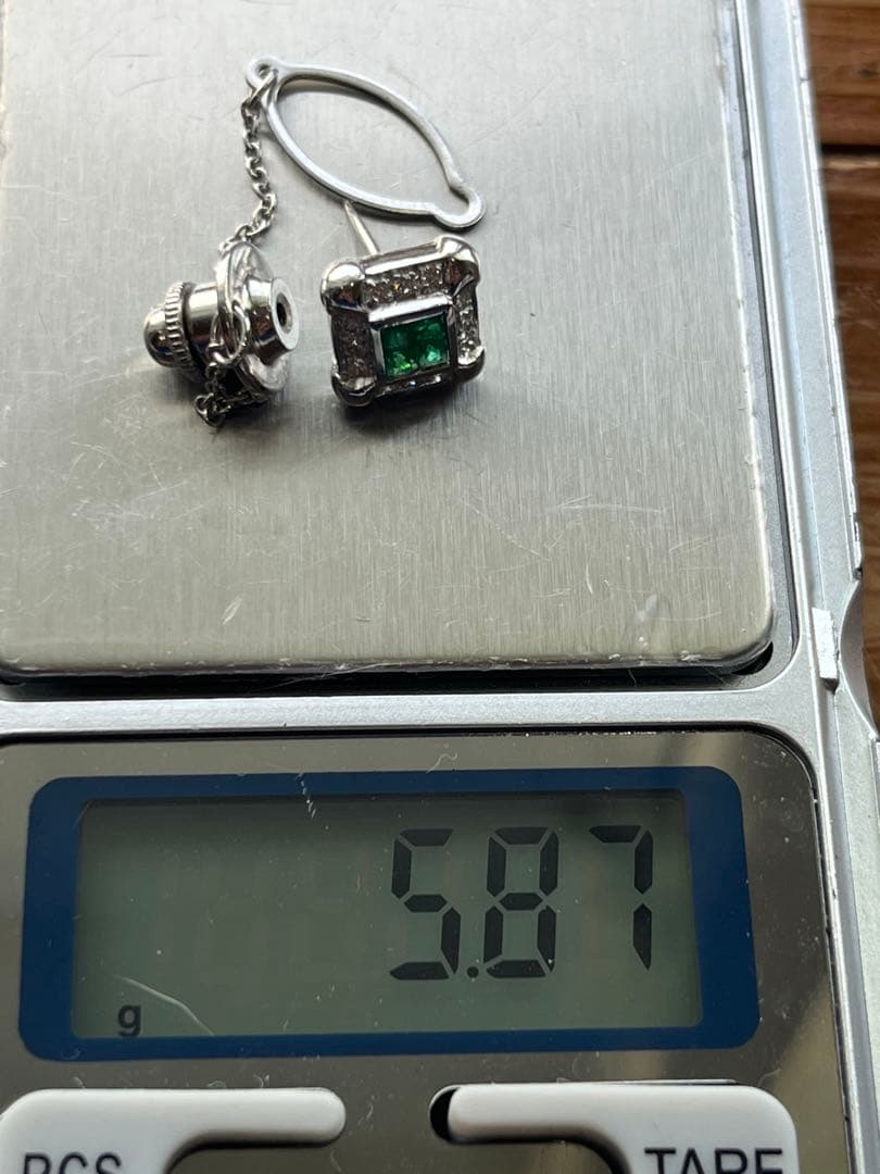 Pt850 天然エメラルド タイタック 鑑別書付