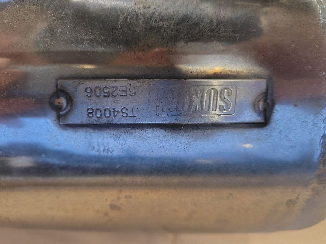 RZN185ハイラックスサーフ　マフラー