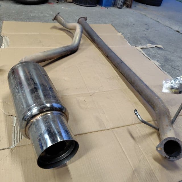 RZN185ハイラックスサーフ　マフラー