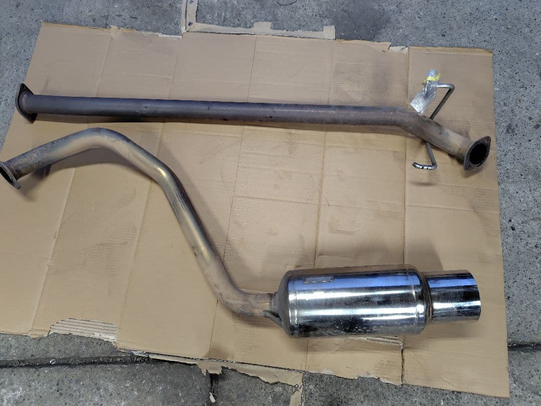 RZN185ハイラックスサーフ　マフラー