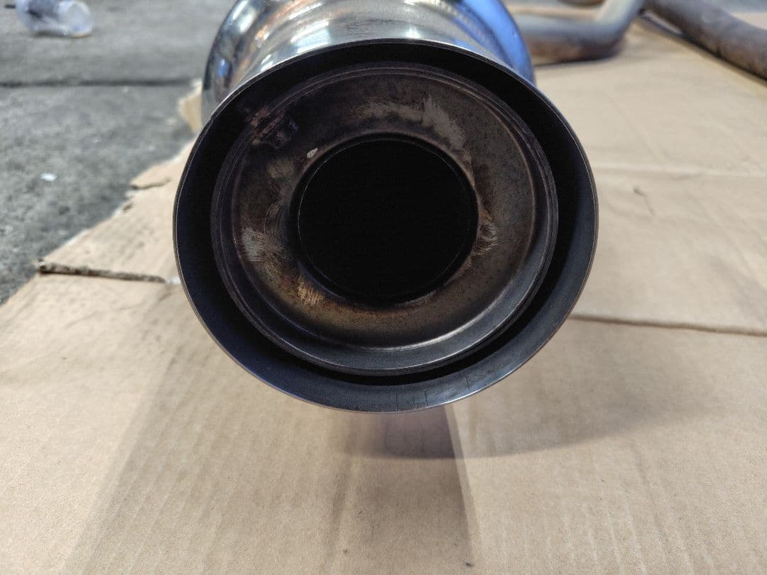 RZN185ハイラックスサーフ　マフラー