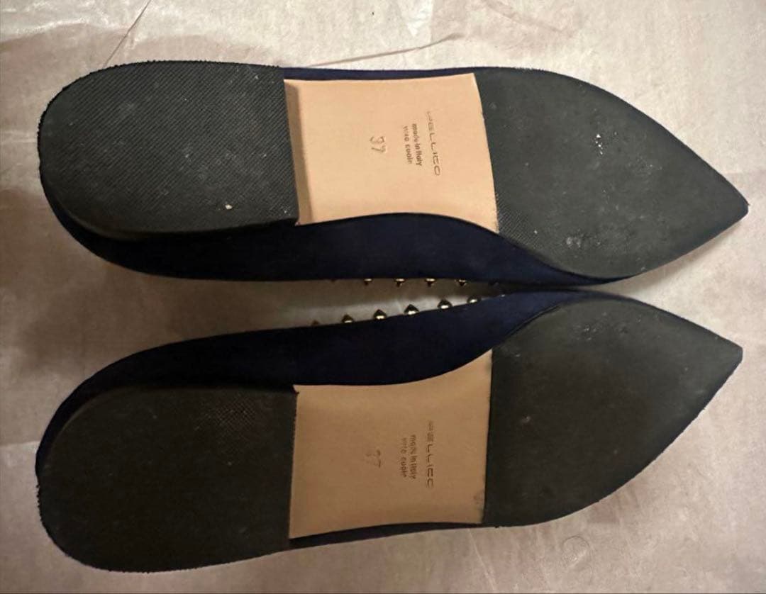 PELLICO スタッズ付きネイビーフラットシューズ