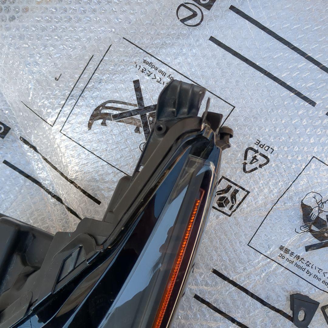 LEXUS　nxヘッドライト　割れあり