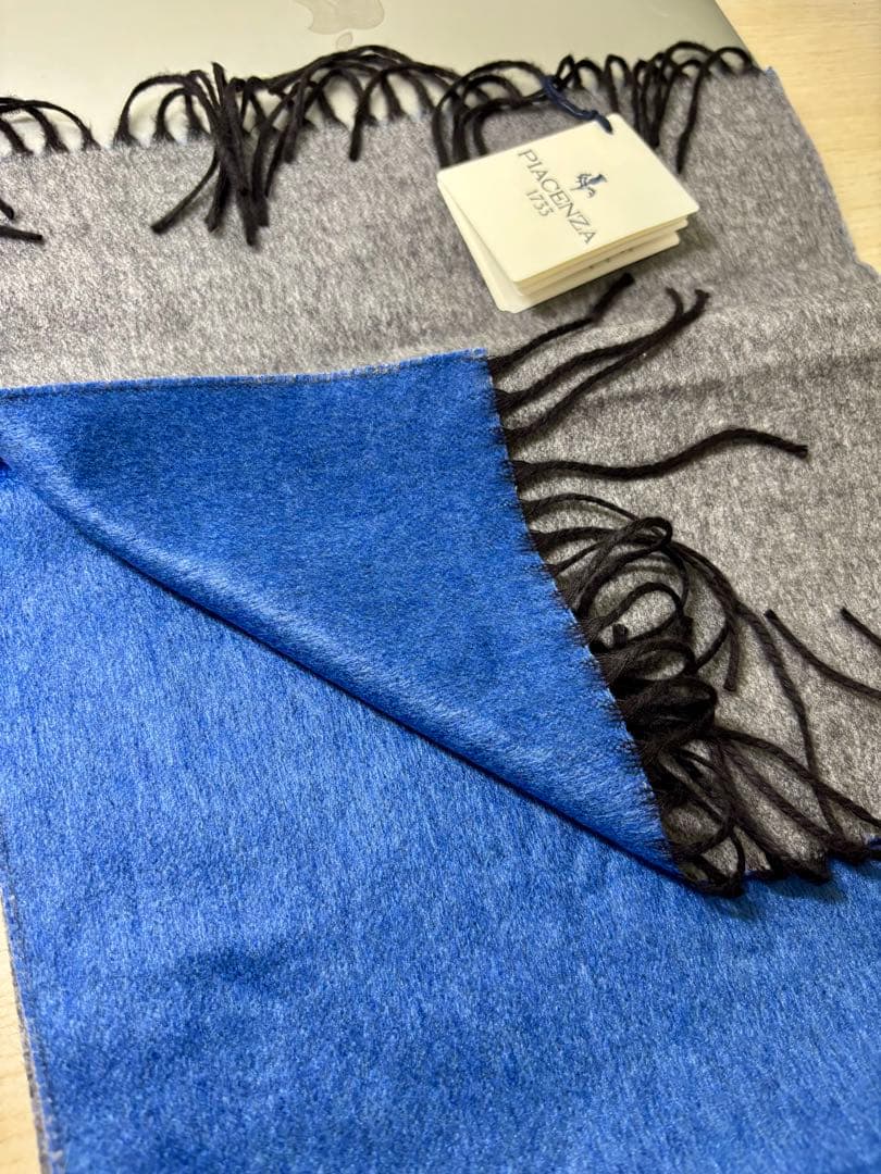 PIACENZA カシミアシルク青 銀色　二色　フリンジ付きマフラー