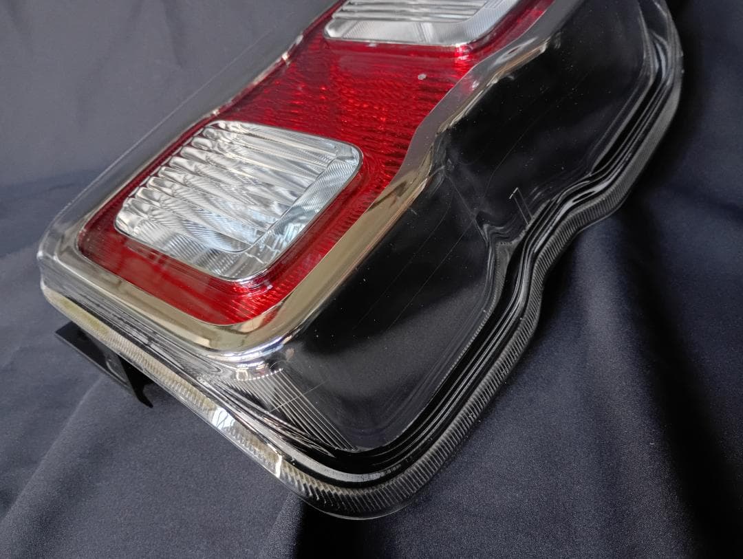 ハスラー MR52S/MR92S　 右テールランプ　 35650-59S00