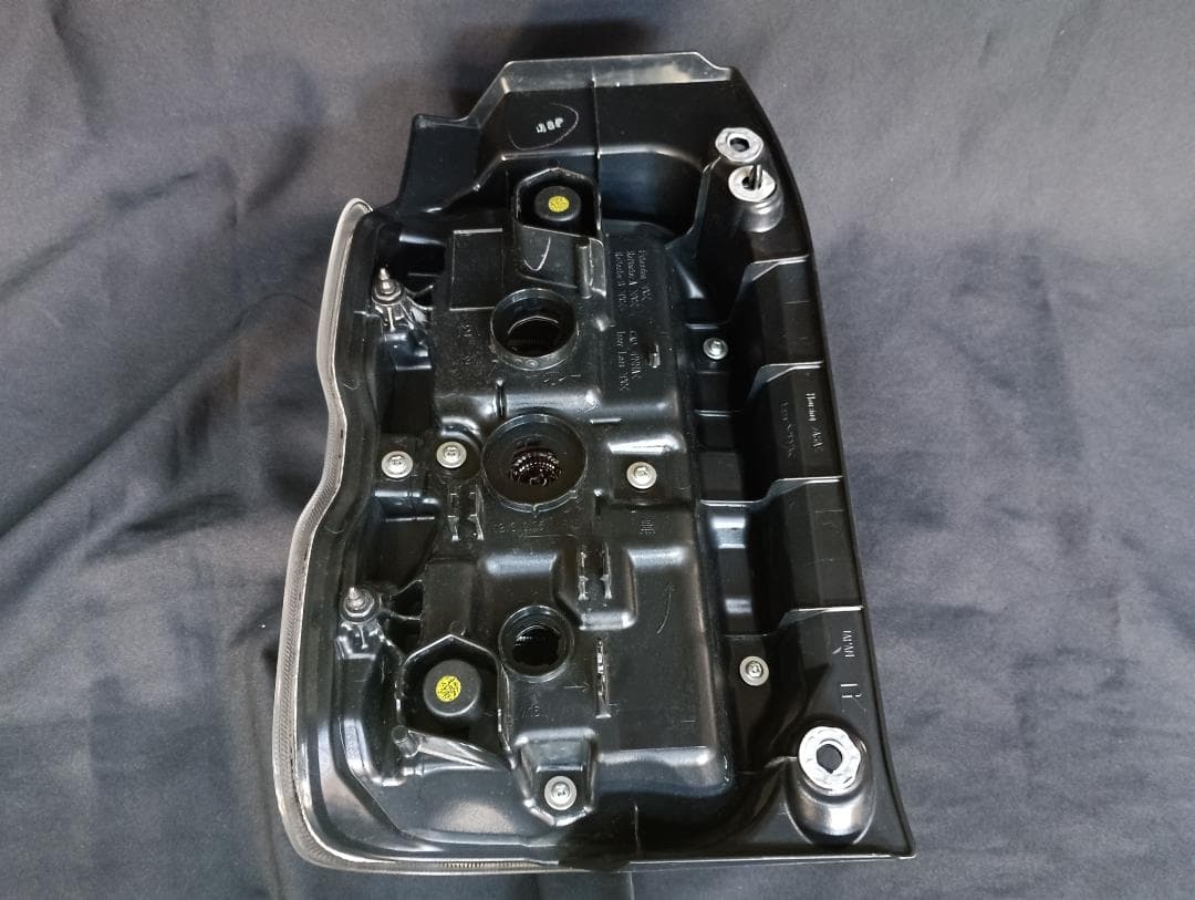 ハスラー MR52S/MR92S　 右テールランプ　 35650-59S00