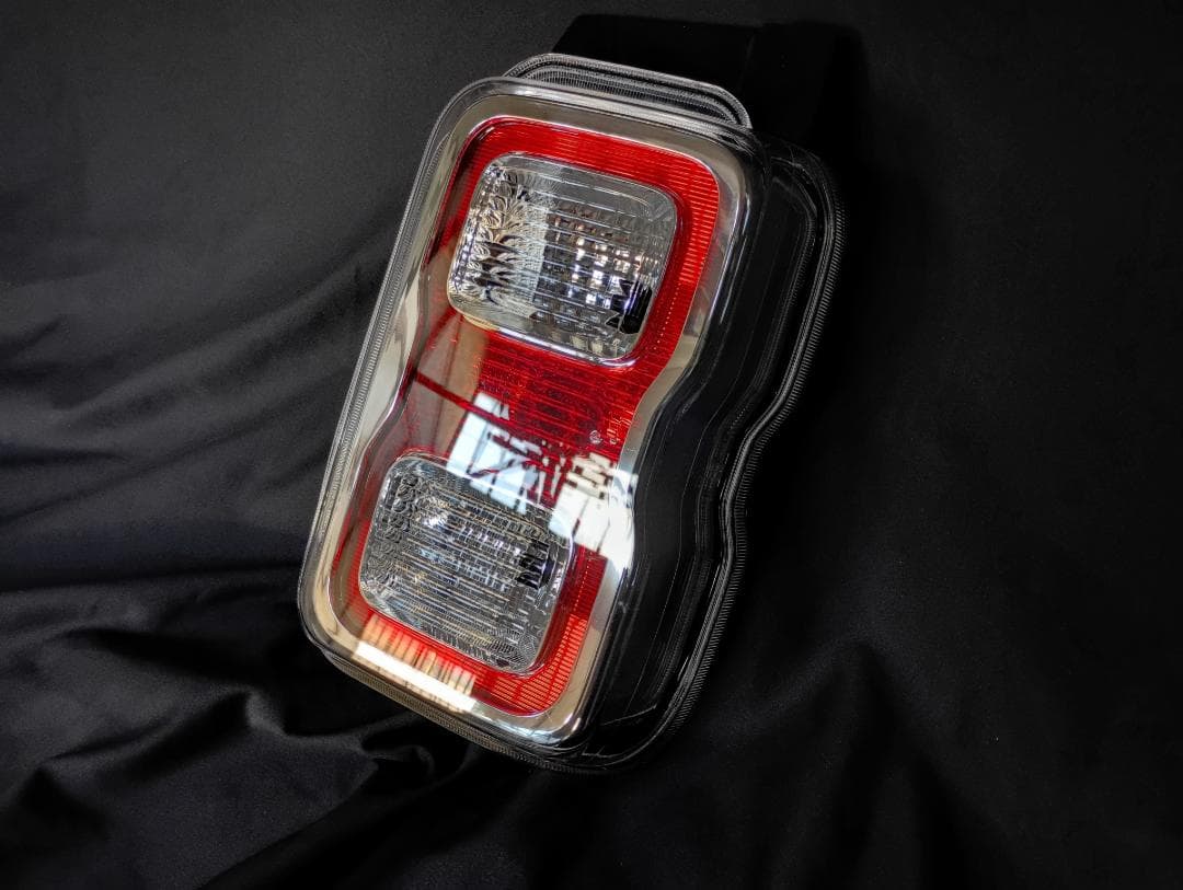 ハスラー MR52S/MR92S　 右テールランプ　 35650-59S00