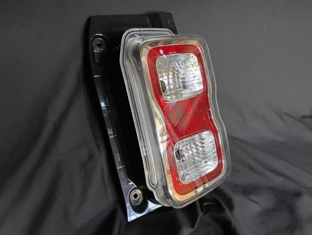 ハスラー MR52S/MR92S　 右テールランプ　 35650-59S00