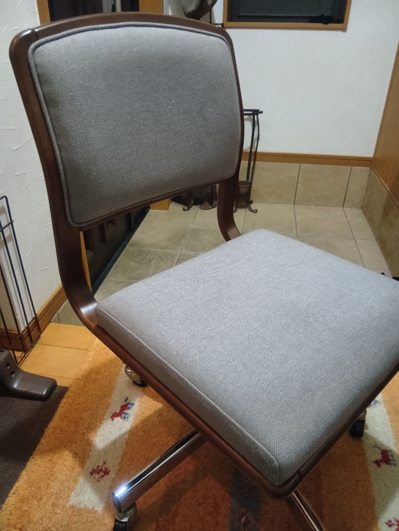 週末限定お値下げ 希少!! カリモク 回転式デスクチェア
