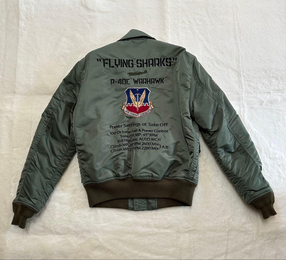 トレSOLDOUT AVIREX フライトジャケット (M)