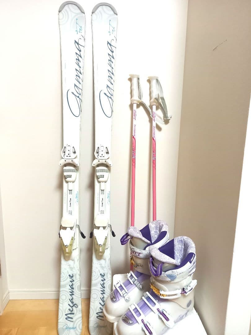 綺麗です。女性用スキーセット