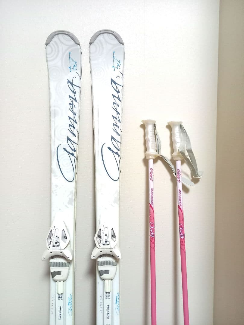 綺麗です。女性用スキーセット