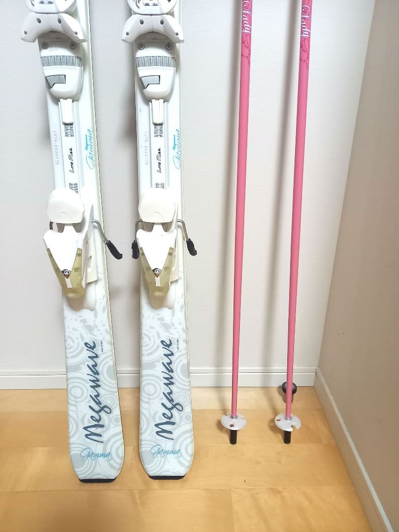 綺麗です。女性用スキーセット