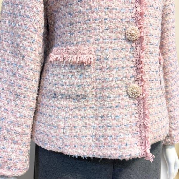ピンク ツイード 丸首 ジャケット 長袖 花型 ブローチ付き スーパービューティ