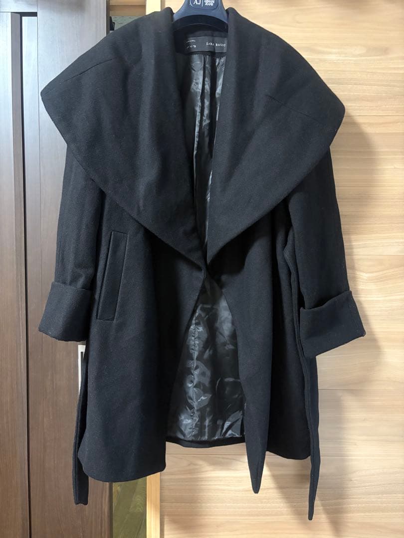 ZARA 黒のコート