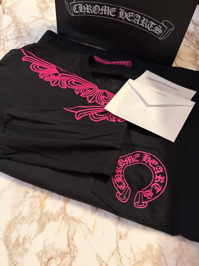 即完売品☆CHROME HEARTS ブラック× ネオンピンク ロンT Sサイズ