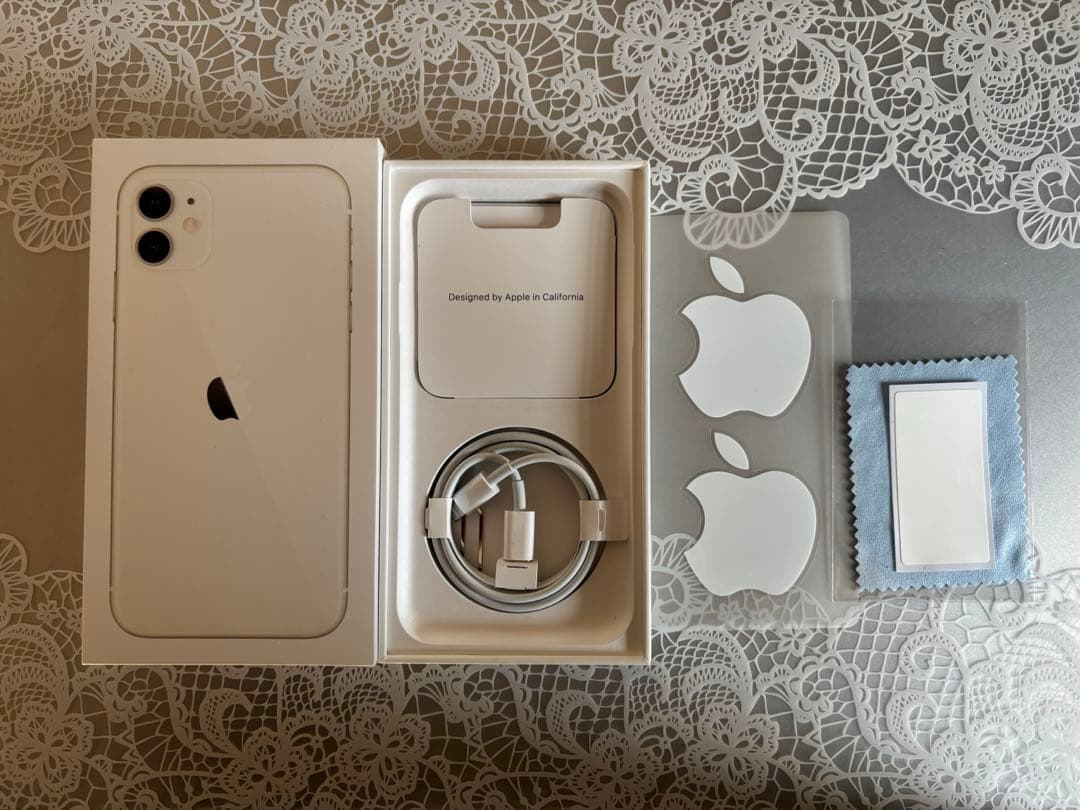 Apple iPhone 11ホワイト本体(ROOT COのスマホケース付き)