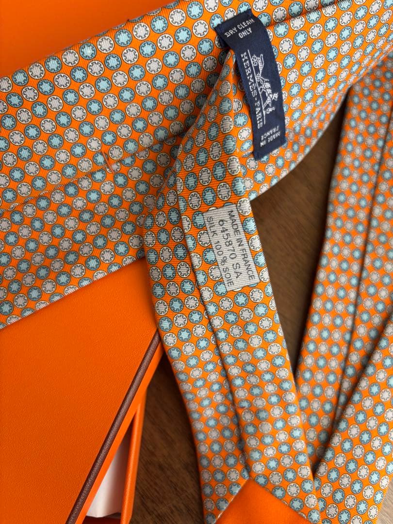 HERMES 正規店購入　エルメス　ネクタイ　オレンジ系　8センチタイプ
