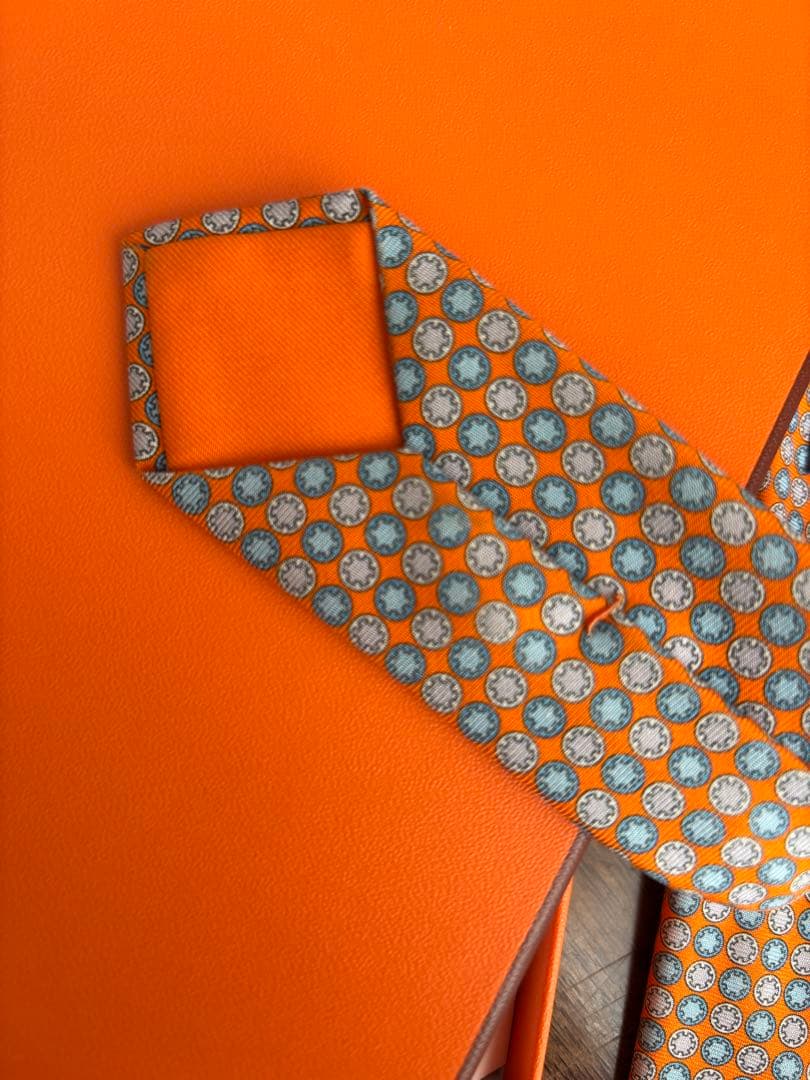 HERMES 正規店購入　エルメス　ネクタイ　オレンジ系　8センチタイプ