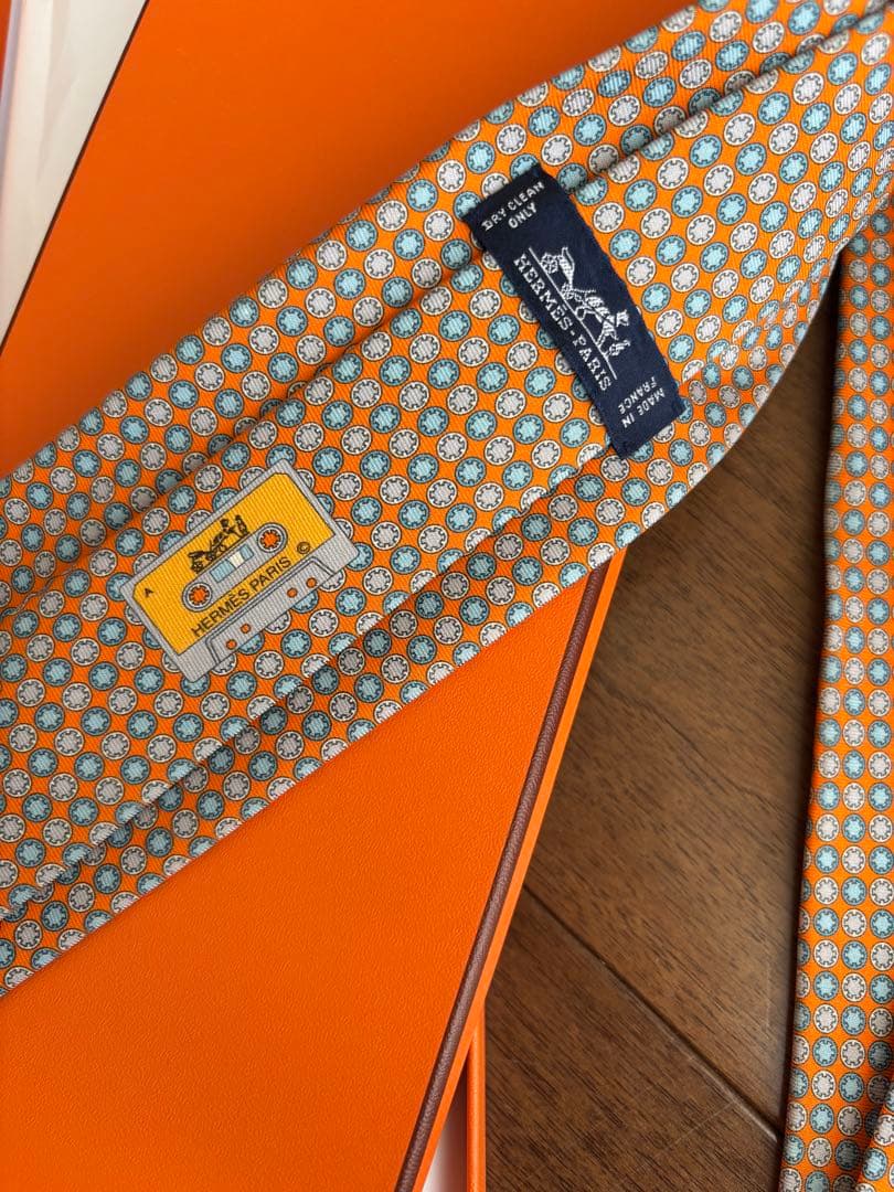 HERMES 正規店購入　エルメス　ネクタイ　オレンジ系　8センチタイプ
