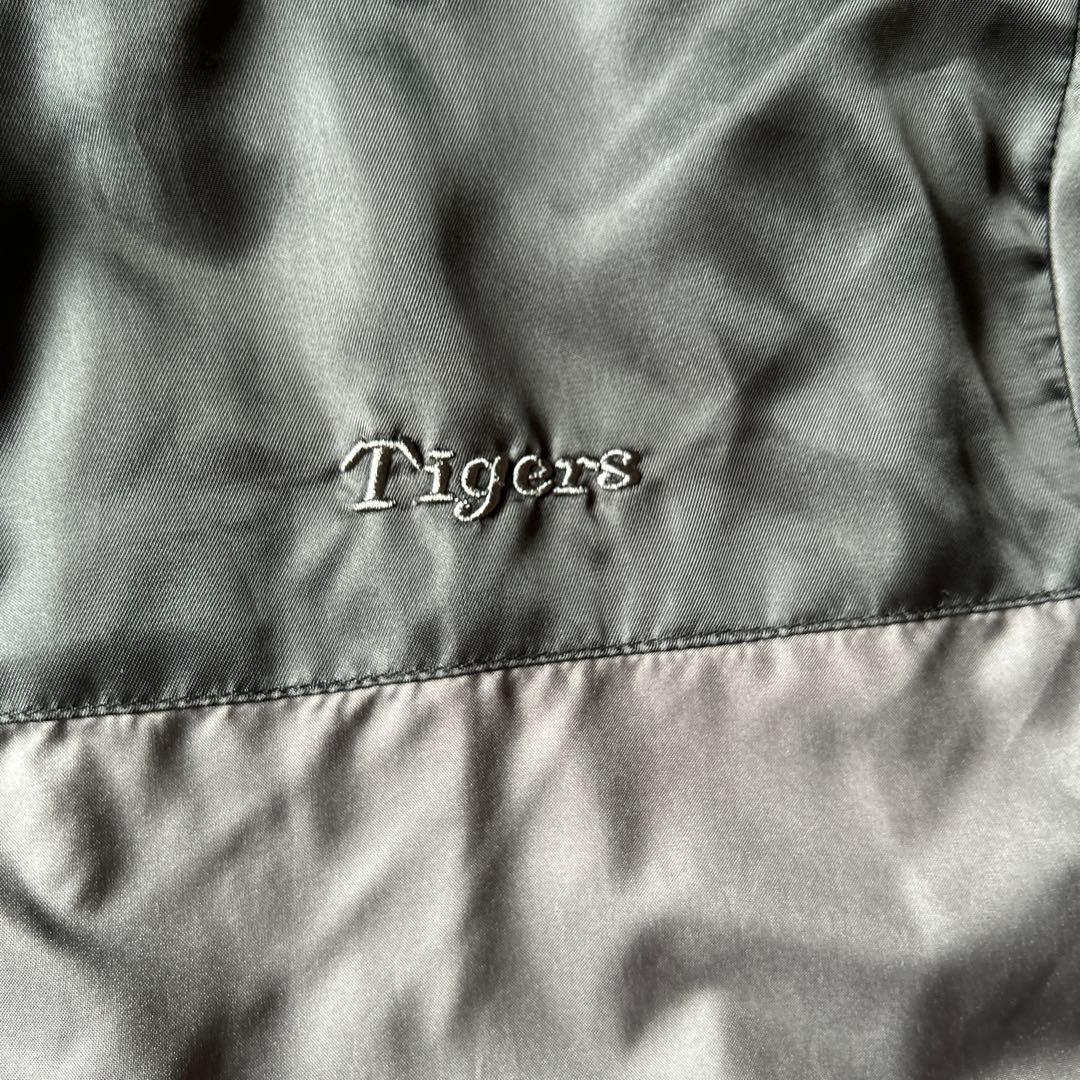 リバーシブルジャンパー　Mサイズ　阪神タイガース