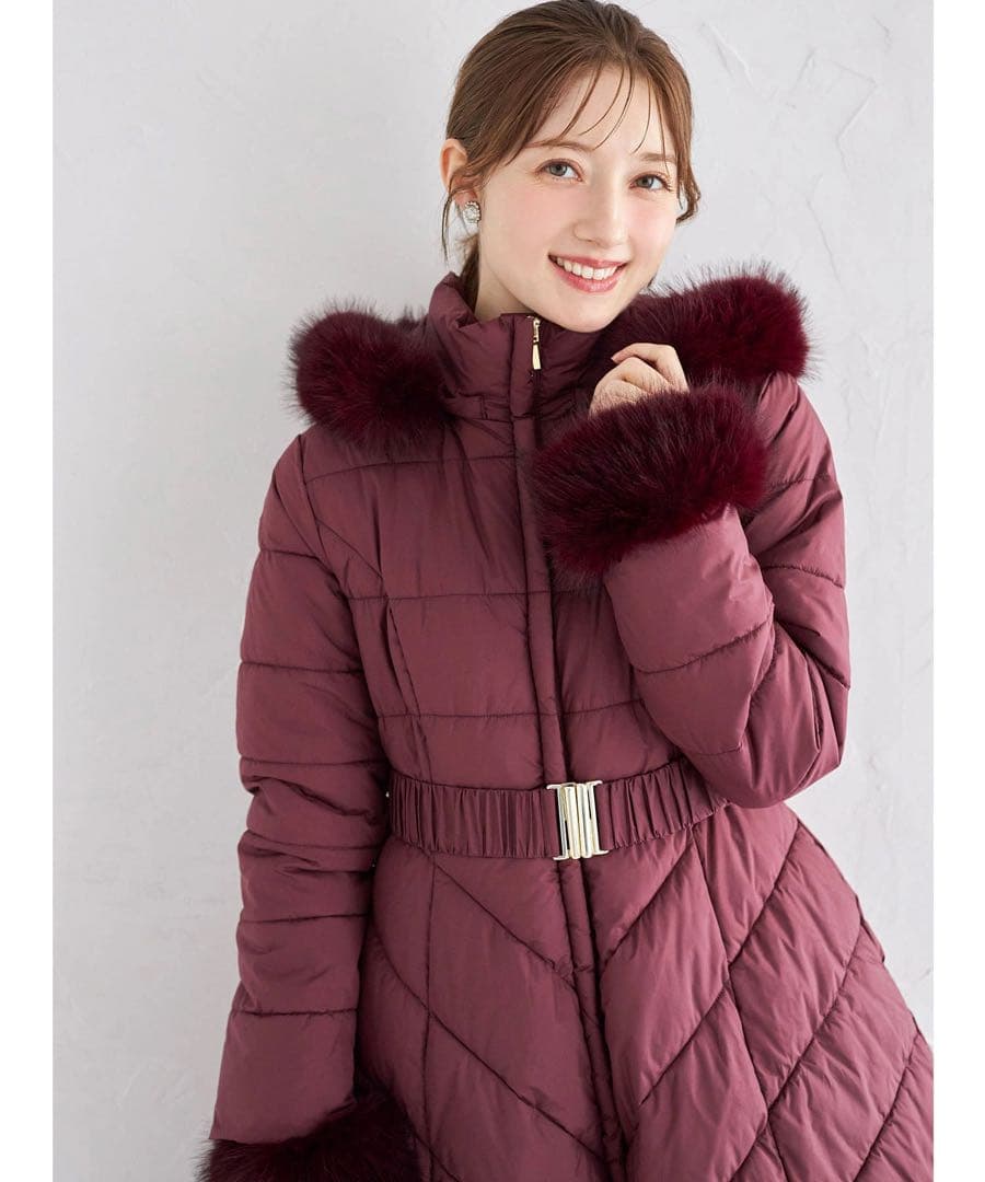 取り外し可能なファー＆ベルト付きフィット＆フレアキルティングコート　tocco