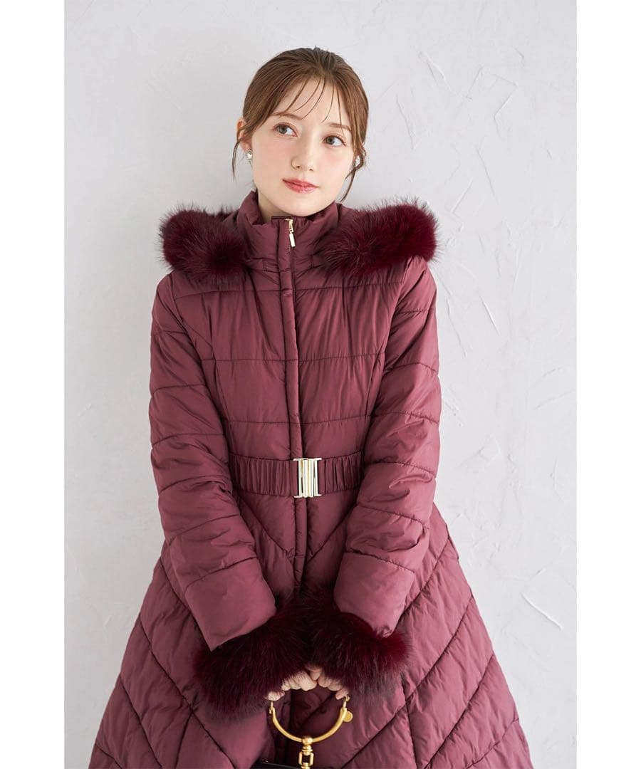 取り外し可能なファー＆ベルト付きフィット＆フレアキルティングコート　tocco