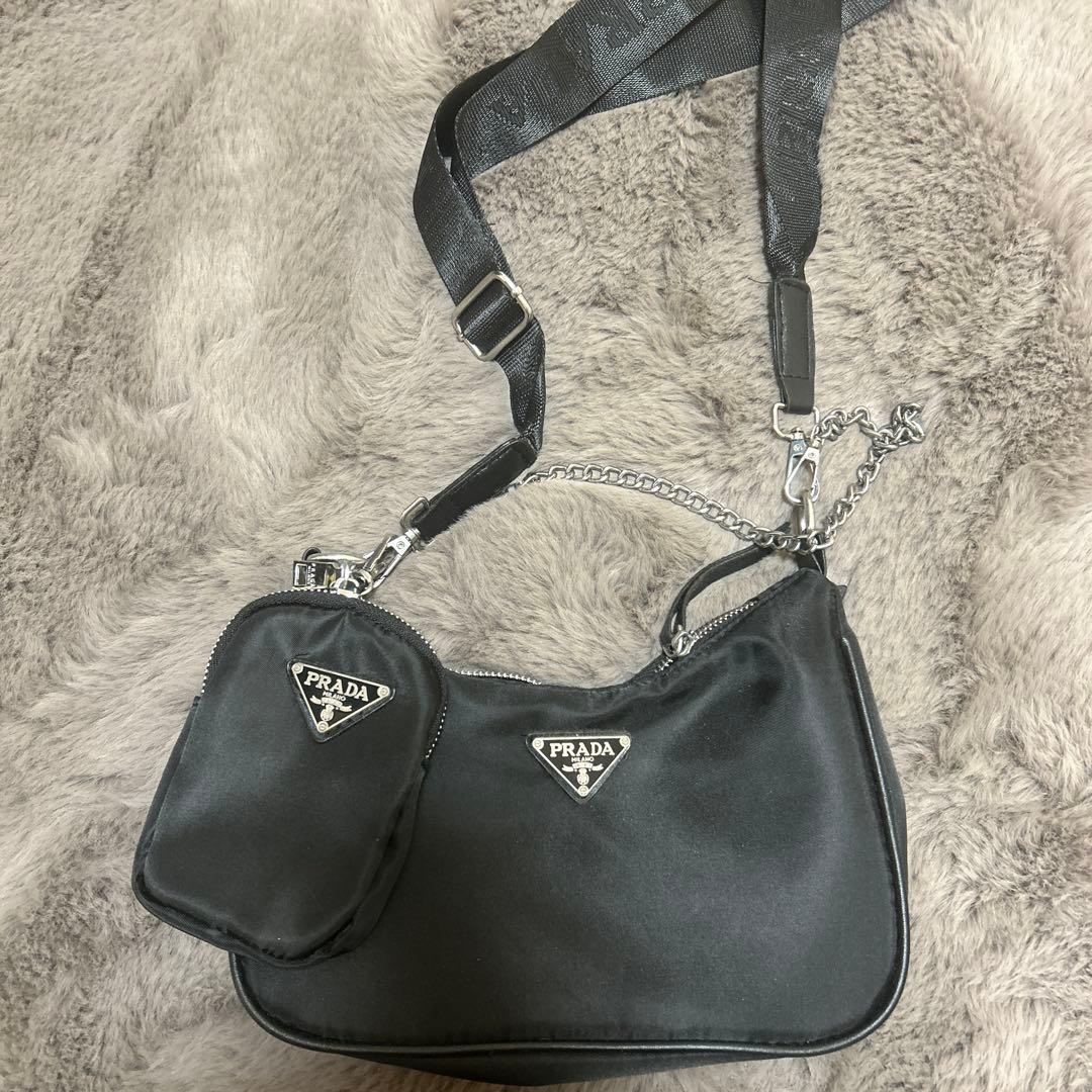 PRADA ブラック ショルダーバッグ 小型ポーチ付き　ノベルティ
