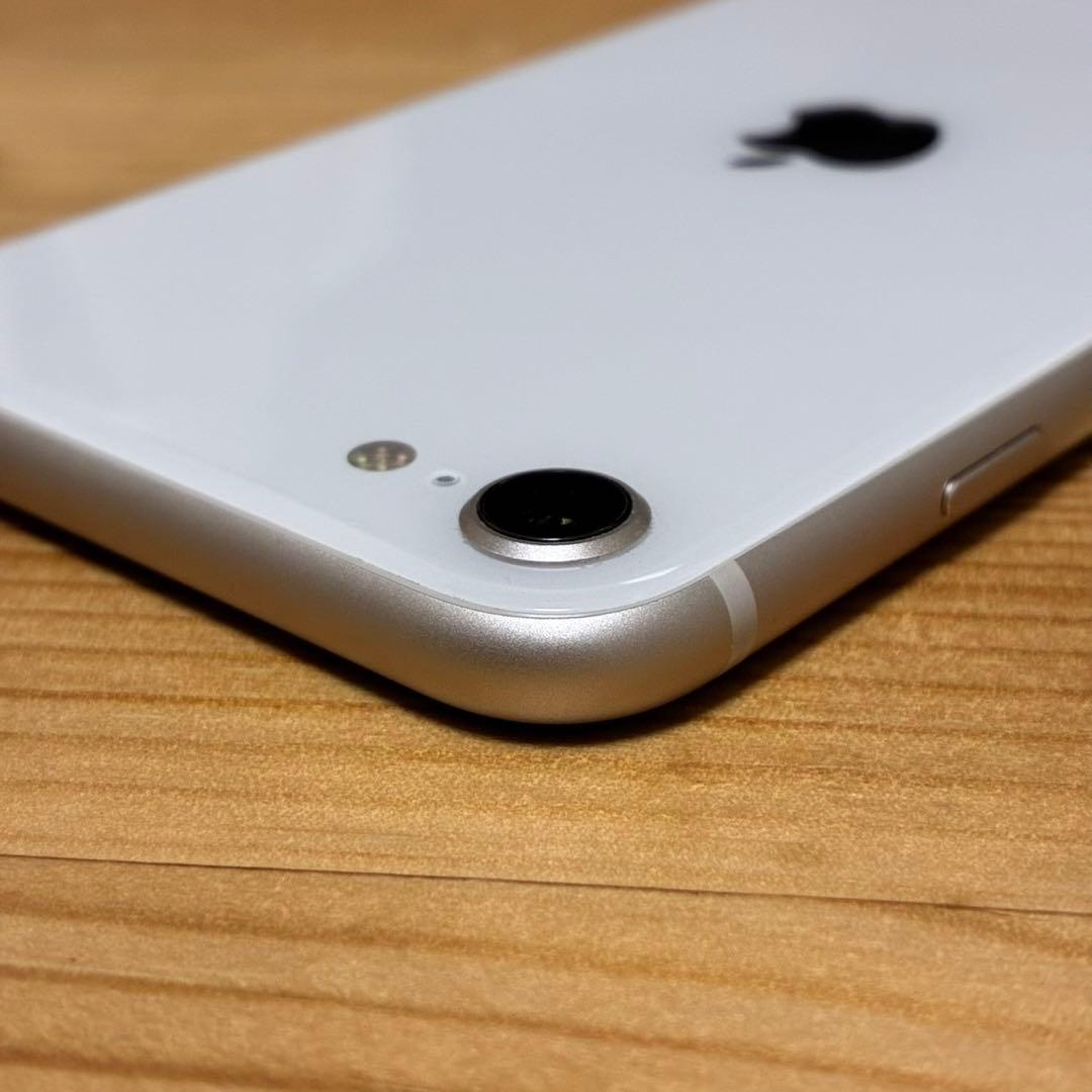 t*2様 バッテリー新品　iPhoneSE第3世代64GB SIMフリー　美品
