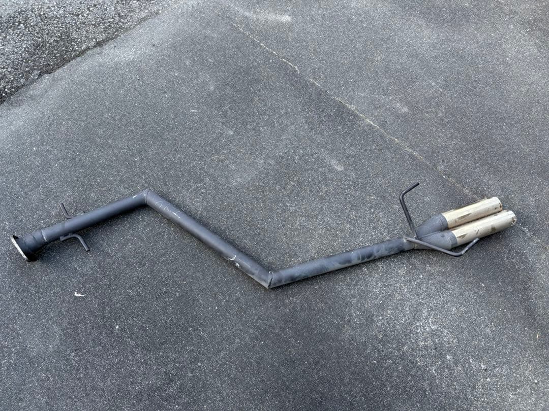 ワンオフ1本だしデュアルマフラー